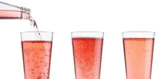 Refreshing infused water for healthy teeth at Smilezone dental practice Zug.