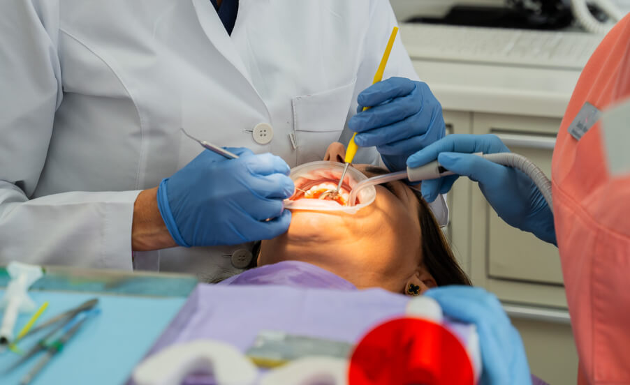 Professional dental treatment and hygiene at Smilezone dental practice in Zug.