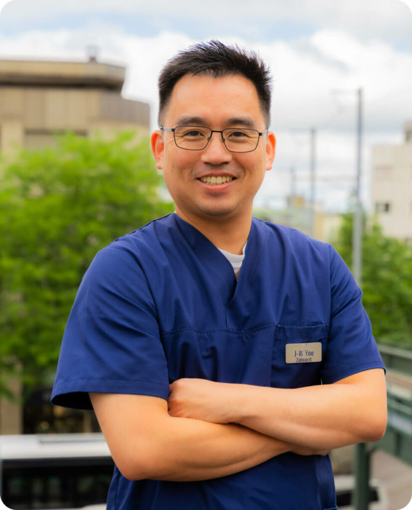 Jeong-Woo Yoo, dentist and owner of Smilezone in Zug, arms crossed.