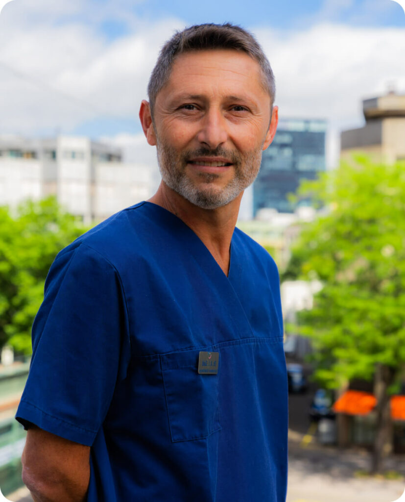 Portrait of friendly specialist dentist Dr. Lothar Gold at Smilezone Zug.