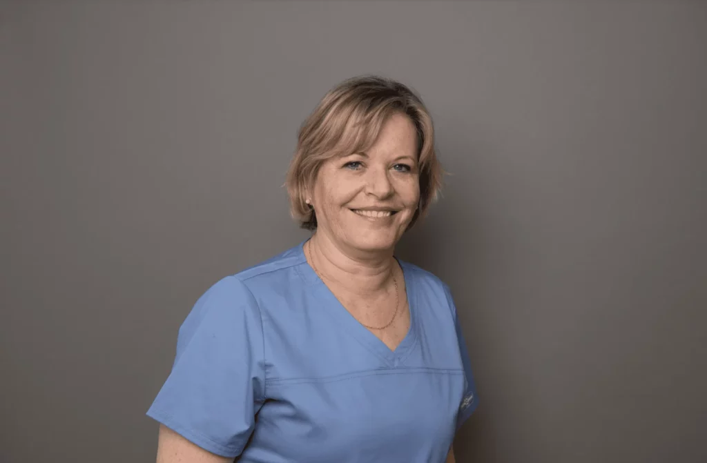 Friendly dental hygienist Hanni Süess of Smilezone Zug, offering excellent dental care.